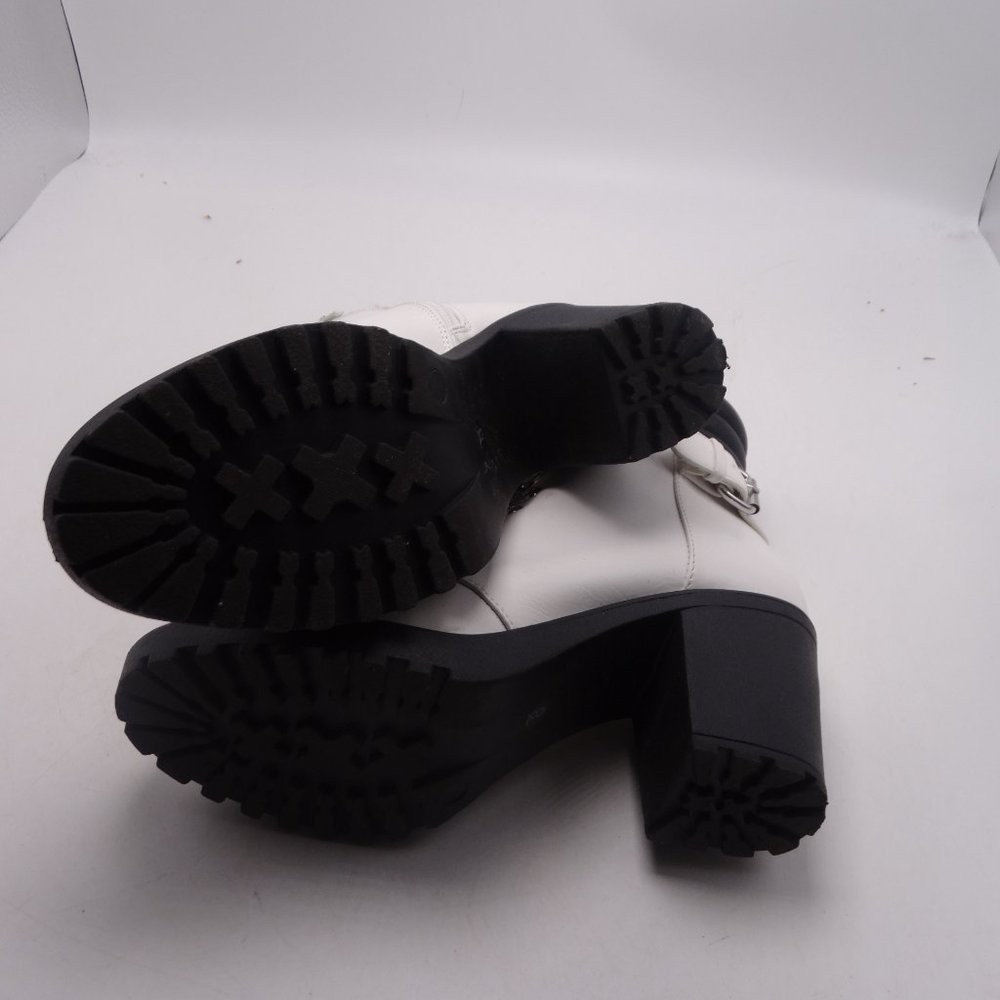Mia White Booties Like New Size 8 - Picture 6 of 6